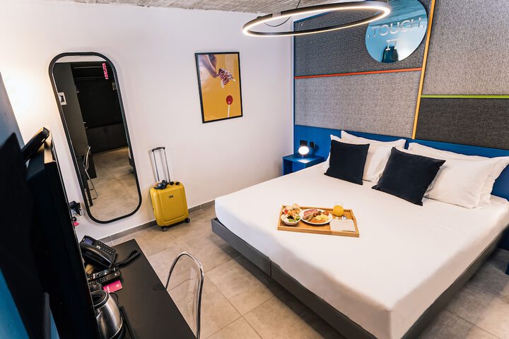 Room 28 of 62