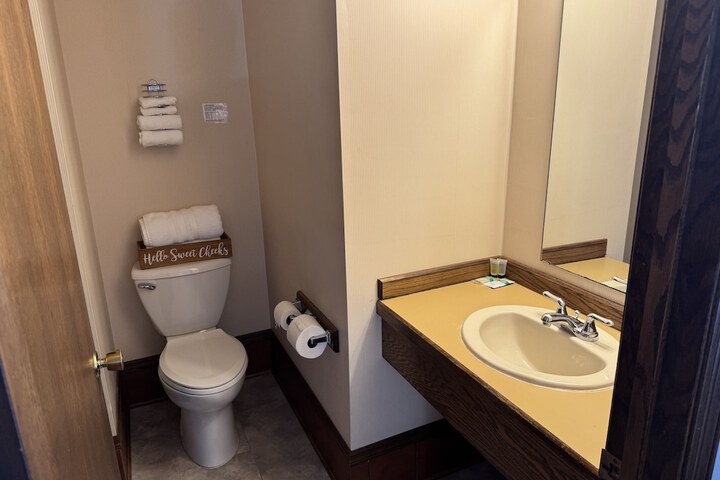 Standard Room, King or Two Doubles (3 of 19)