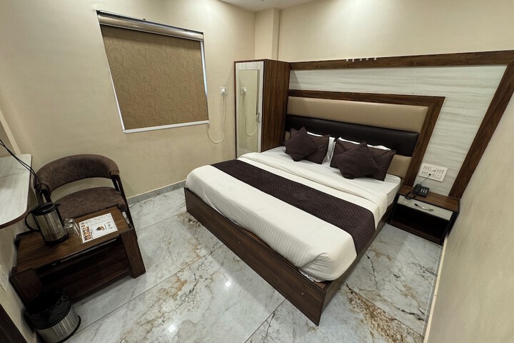 Room 12 of 17