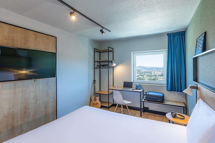Room 13 of 61