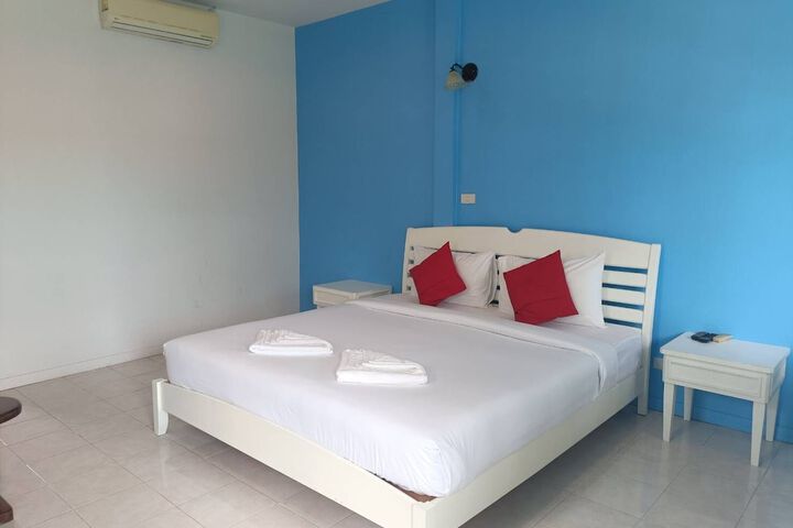 Room 8 of 135
