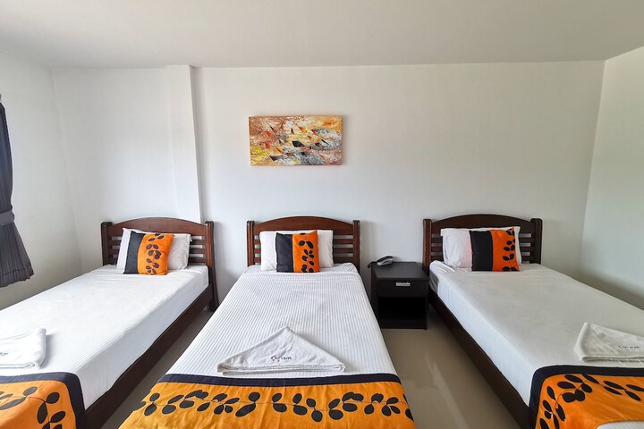 Room 11 of 32