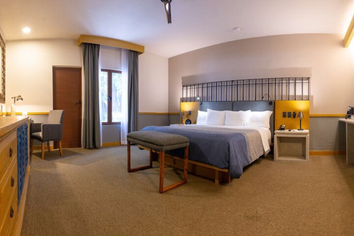 Room 11 of 90