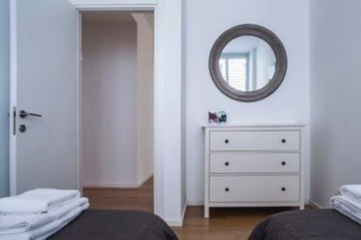 Room 9 of 16