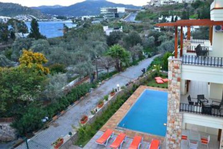 Hotel with Pool