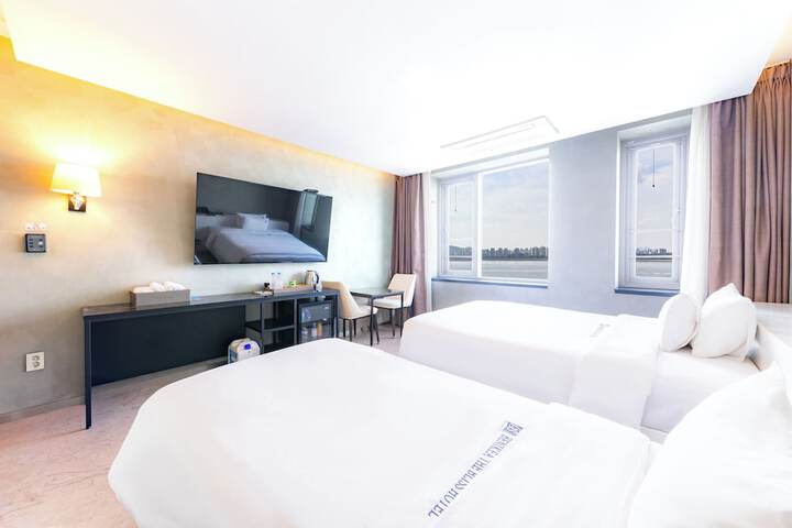 Room 4 of 36