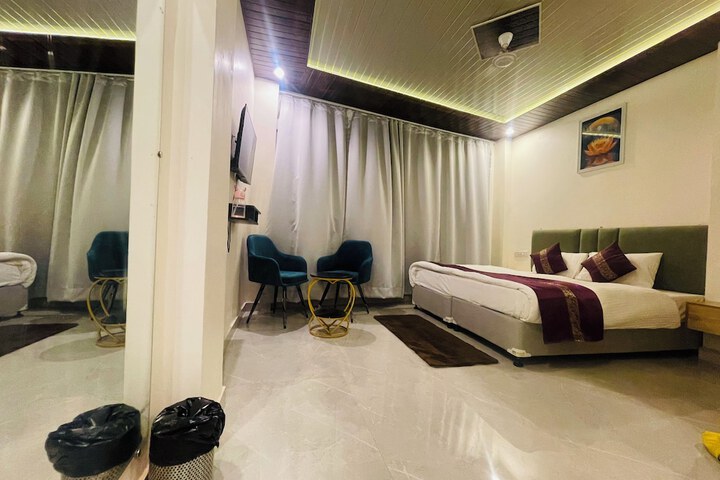 Room 6 of 11