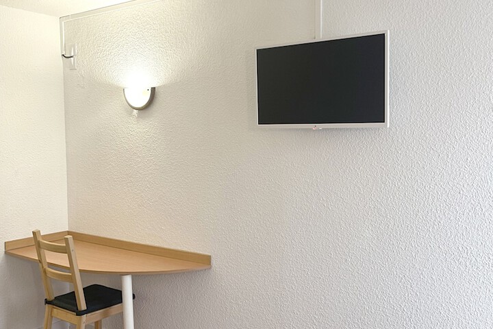 Room 4 of 13