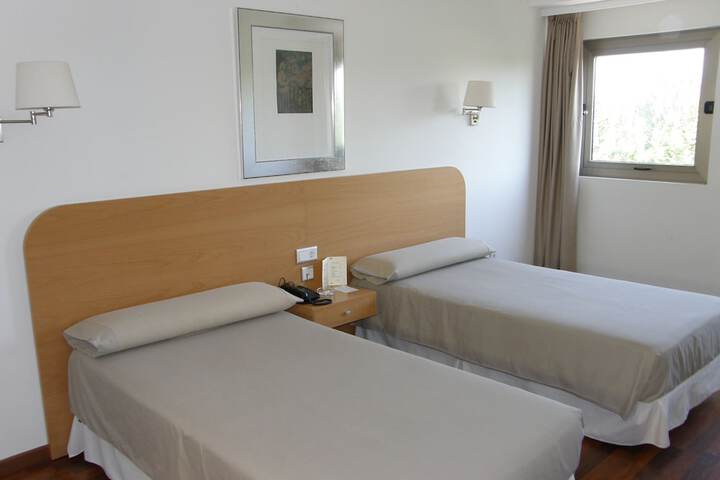 Room 6 of 33