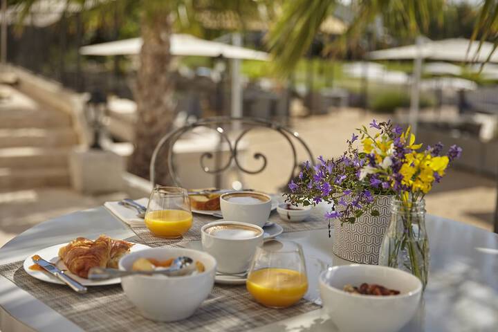 Breakfast/Coffee Service 132 of 151