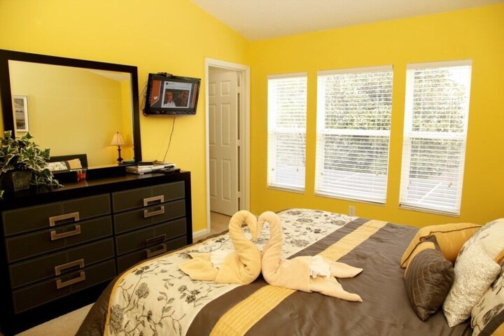 Room 9 of 39