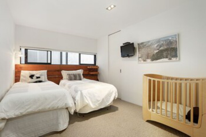 Room 9 of 21