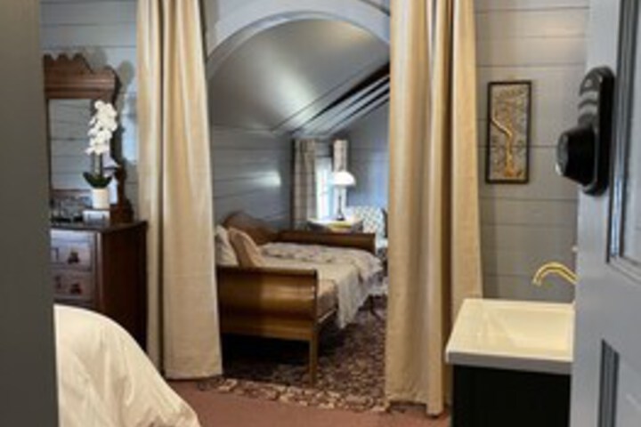 Room 49 of 117