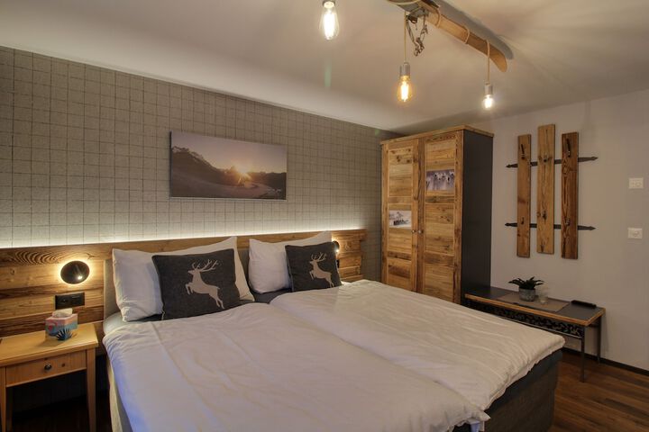 Room 5 of 62