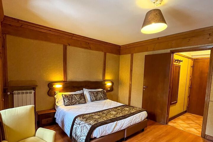 Room 8 of 38