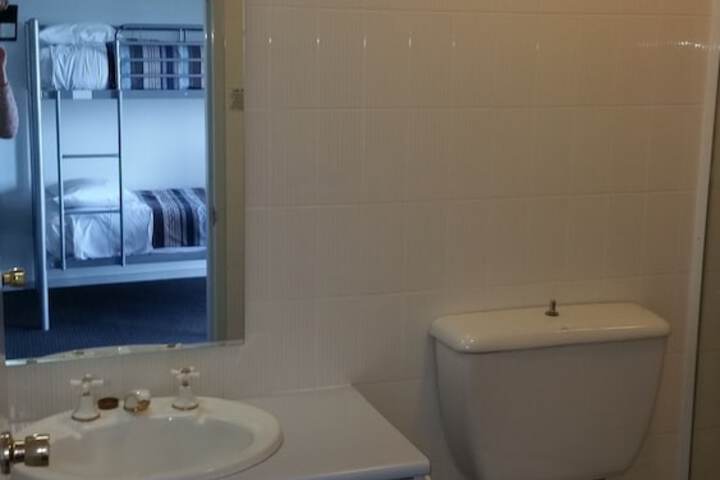 Room 302 of 384