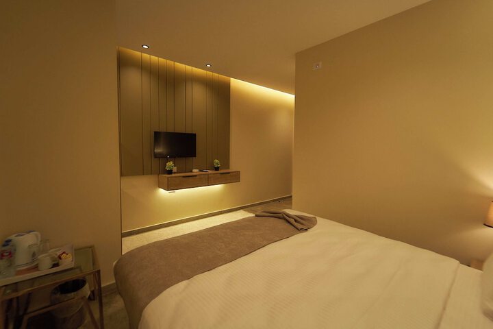 Room 45 of 148