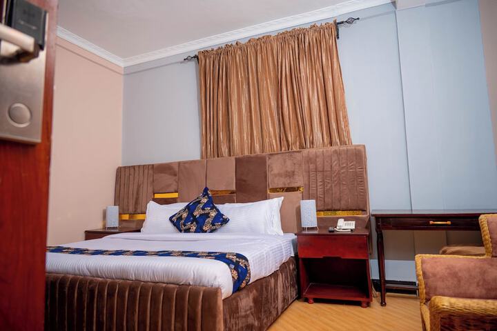 Room 12 of 84