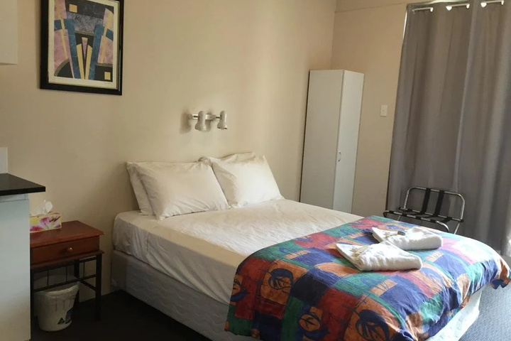 Room 9 of 10