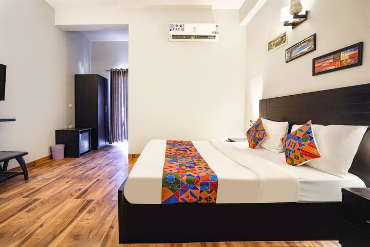 Room 9 of 30