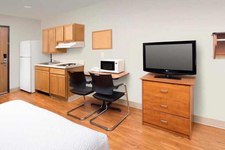 1 Queen Bed (11 of 11)