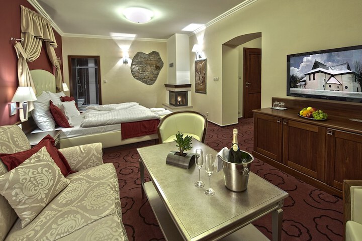 Room 8 of 70