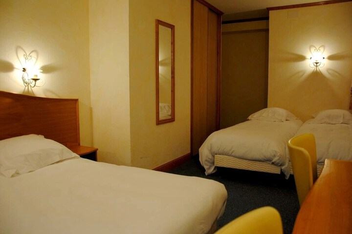 Room 8 of 63