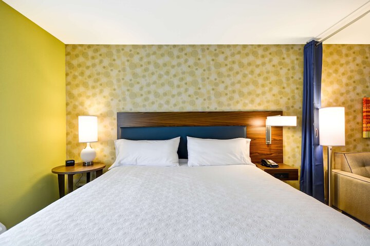 1 King Bed Studio Suite (7 of 18)