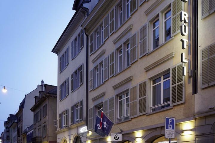 Hotel 72 of 77