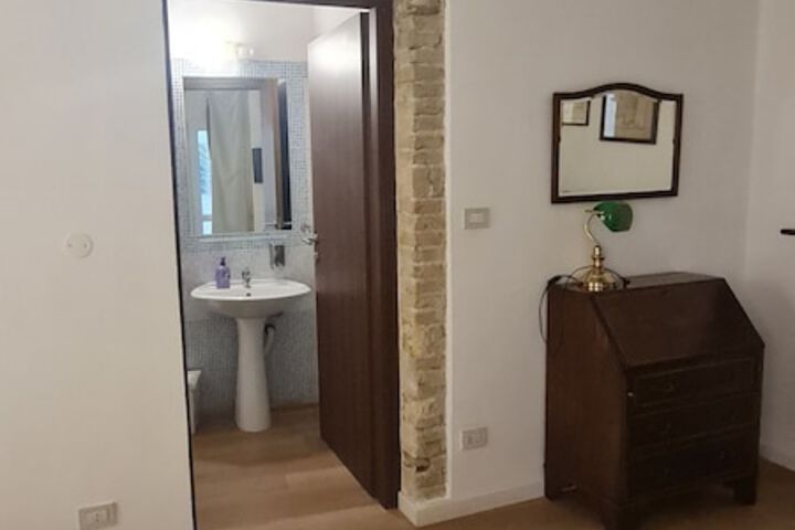 Room 18 of 42