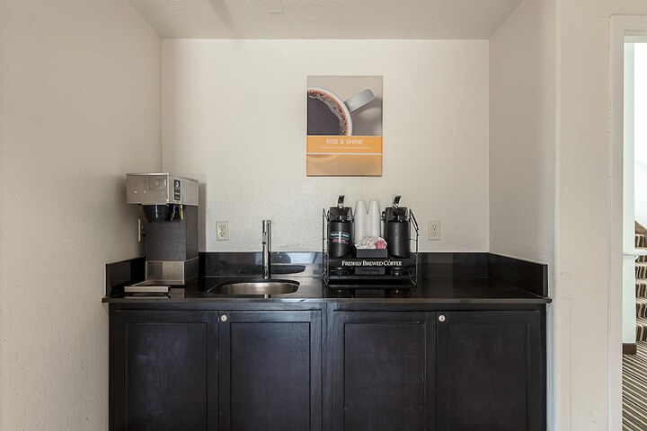 Breakfast/Coffee Service 24 of 29