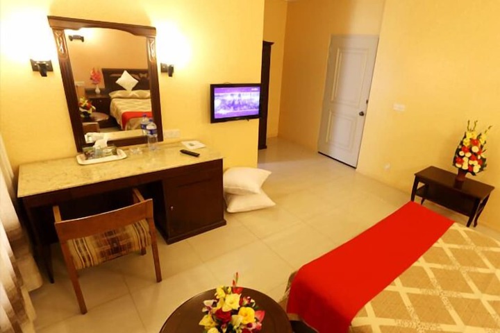 Room 6 of 32