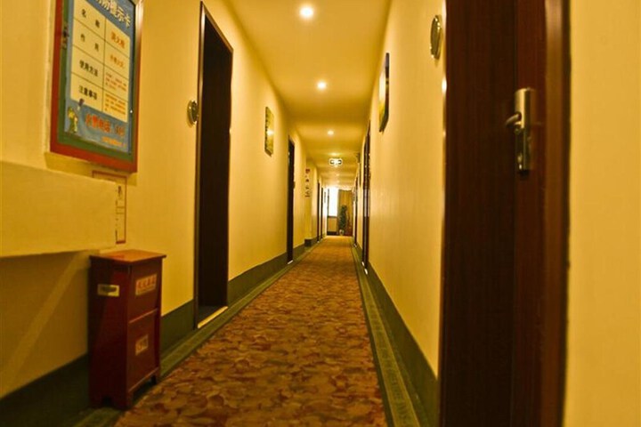 Ballroom/Hall 20 of 23
