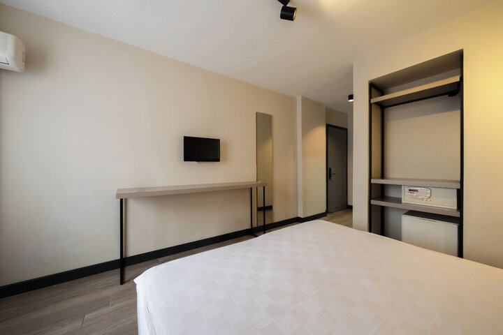 Room 25 of 82