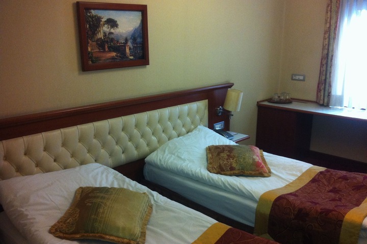 Room 7 of 33