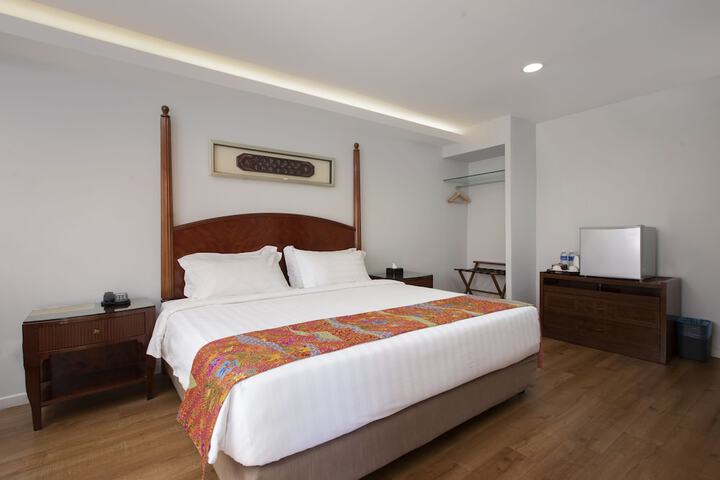 Room 3 of 80