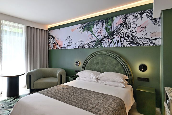 Room 14 of 30