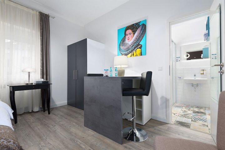 Room 8 of 29
