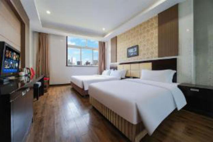 Room 4 of 5
