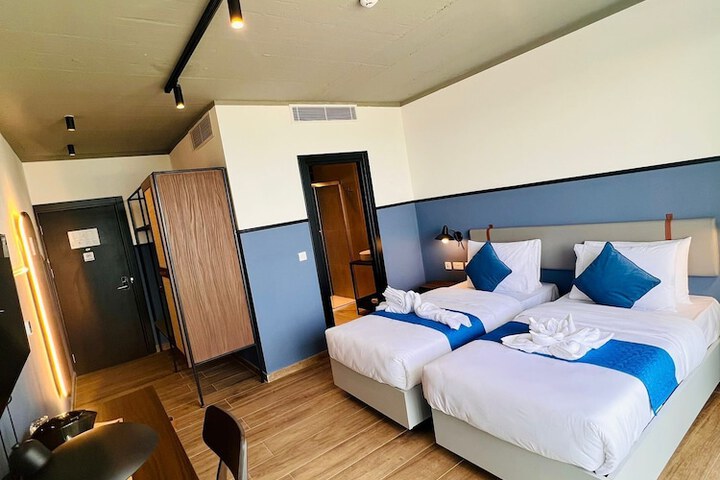 Room 27 of 58