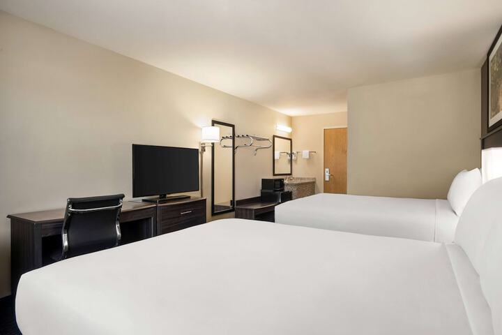 Room 6 of 25