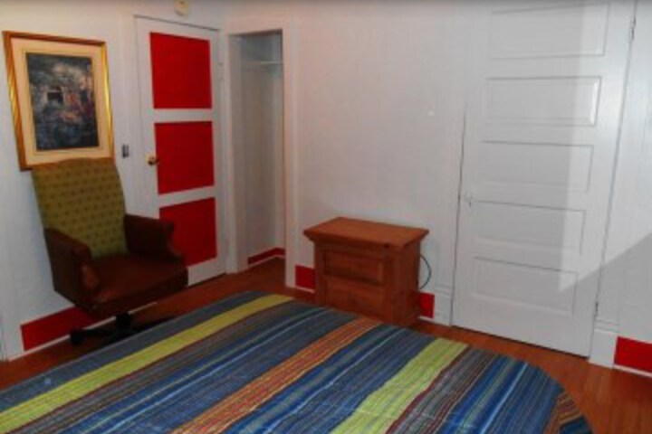Room 5 of 10