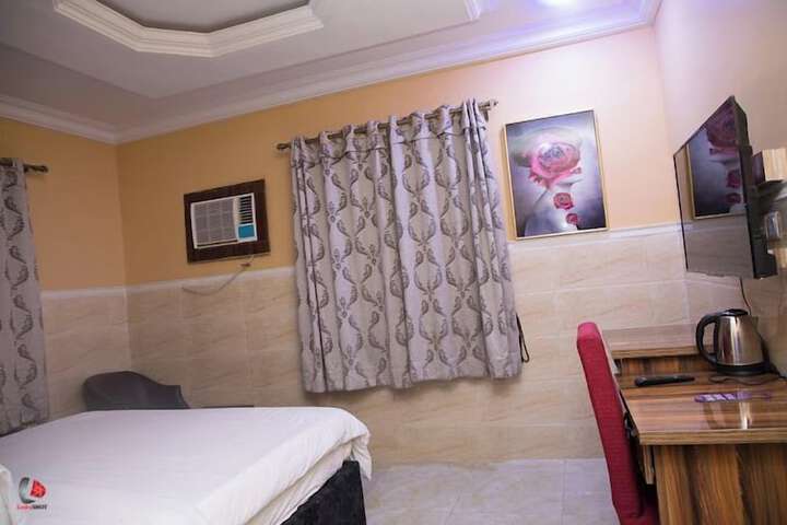 Room 29 of 76
