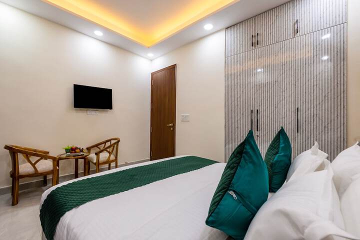 Room 7 of 28