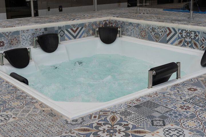 Hot Tub 63 of 76