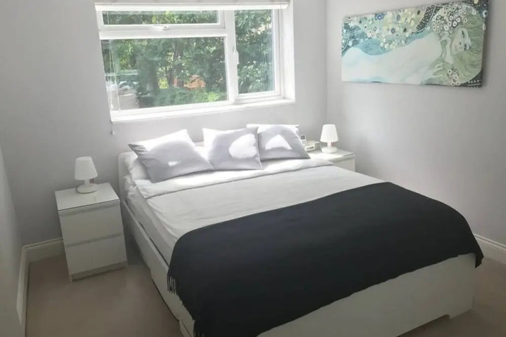 Room 4 of 10