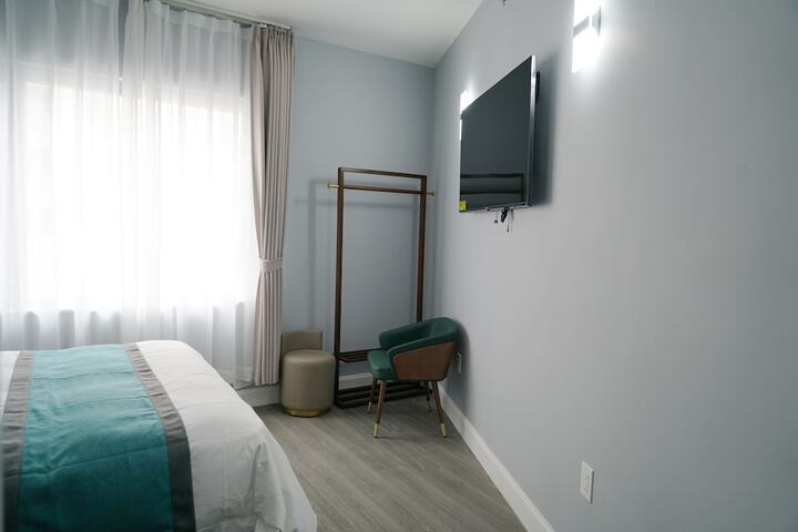 Comfort Queen Bed (3 of 11)