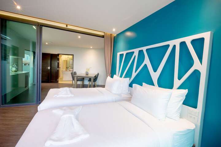 Room 10 of 28