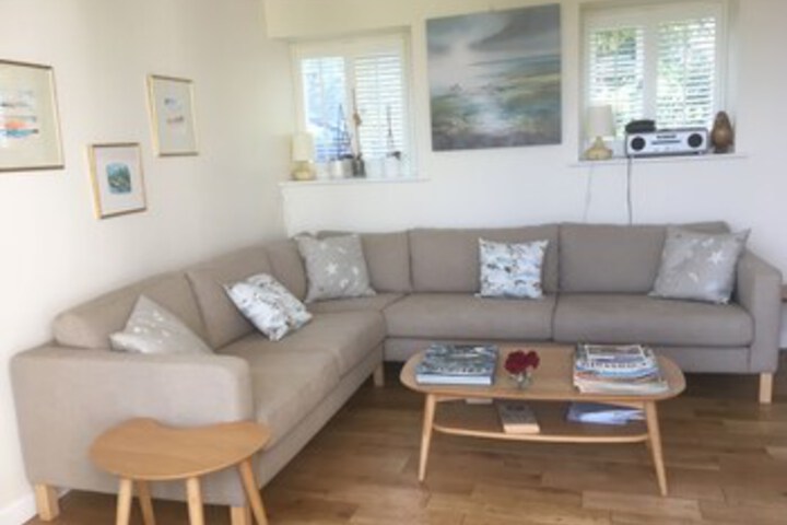 Lounge 14 of 45