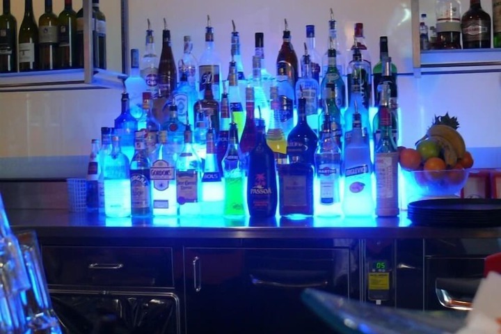 Lounge 18 of 34